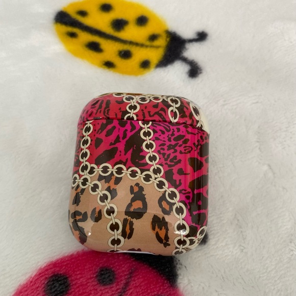 2nd Generation AirPod cases - Picture 3 of 4